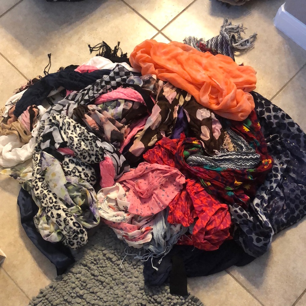 Lightweight Scarf Lot
